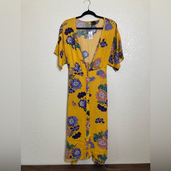 NWT Ivory Love Maxi Dress Short Sleeve Tie Waist Button Front V Neck Floral - Picture 1 of 13